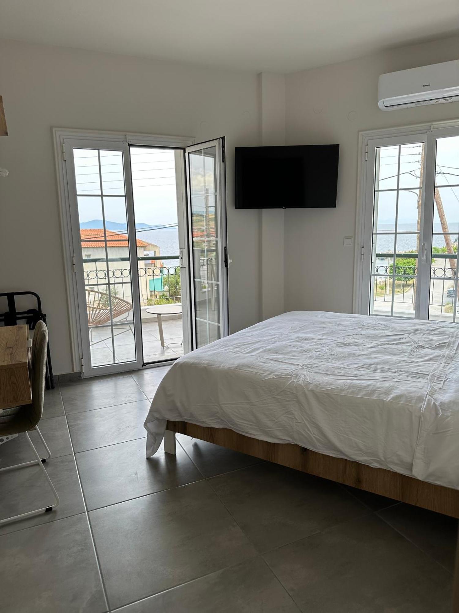 Villa Eleni Greece - Wonderful Sea View Studios Nea Roda Exterior photo